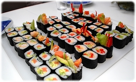 Sushi. Mange. :)